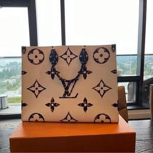 Louis Vuitton Onthego Giant Jungle Ivory